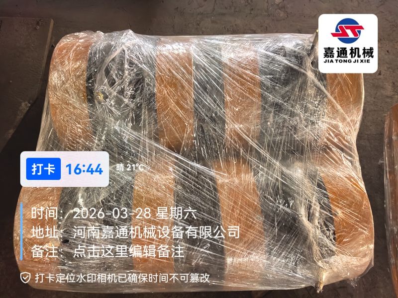 法蘭式稀油激振器和箱式雙軸稀油激振器發(fā)貨現(xiàn)場(chǎng)